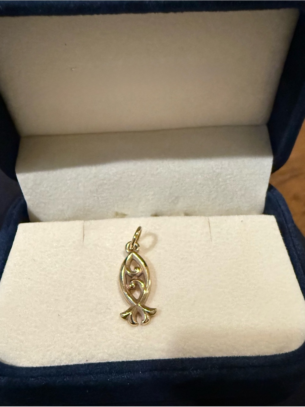 James Avery Delicate 14 K Gold Fish Pendant Necklace Charm - Women's Jewelry - Picture 1 of 2